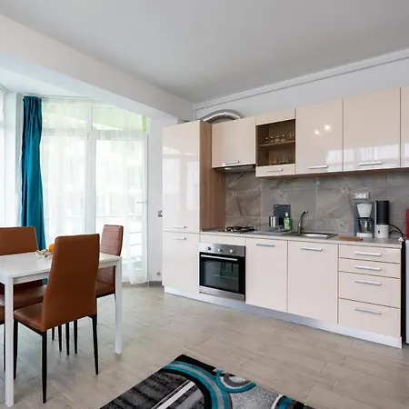 Apartmán San Francisco Pool & Mamaia Nord 3*