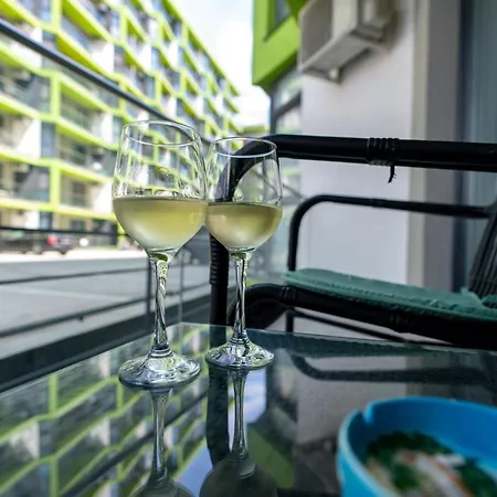 San Francisco Pool & Mamaia Nord Apartment