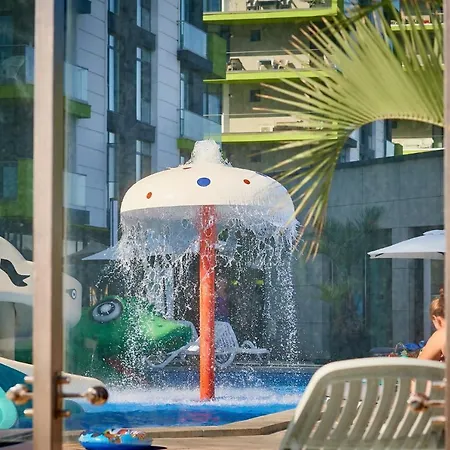 San Francisco Pool & Mamaia Nord Apartment *